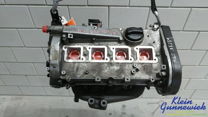 Motor van een Volkswagen Golf 2000