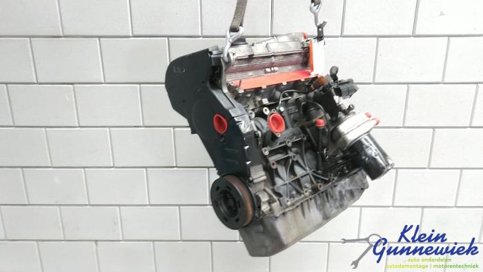 Motor van een Volkswagen Golf 2000