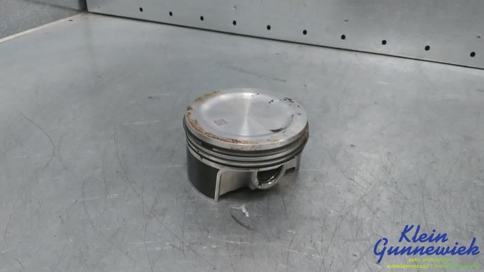 Gebruikte Zuiger Mercedes A-Klasse Prijs € 125,00 Margeregeling aangeboden door Klein Gunnewiek Autodemontage & Motorentechniek