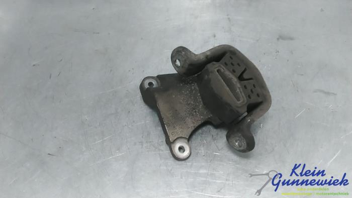 Gebruikte Versnellingsbak Steun Volkswagen Transporter Prijs € 25,00 Margeregeling aangeboden door Klein Gunnewiek Autodemontage & Motorentechniek