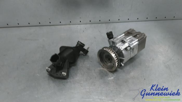 Gebruikte Oliepomp Mercedes A-Klasse Prijs € 171,00 Margeregeling aangeboden door Klein Gunnewiek Autodemontage & Motorentechniek