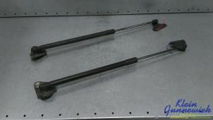 Gebruikte Gasdemper links-achter Ford Focus Prijs € 20,00 Margeregeling aangeboden door Klein Gunnewiek Autodemontage & Motorentechniek