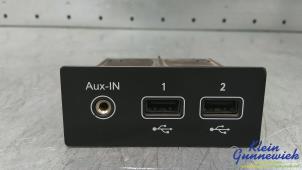 Gebruikte AUX/USB aansluiting Renault Zoe Prijs € 30,00 Margeregeling aangeboden door Klein Gunnewiek Autodemontage & Motorentechniek