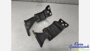 Gebruikte Achterklep Scharnier Mercedes Vito Prijs € 85,00 Margeregeling aangeboden door Klein Gunnewiek Autodemontage & Motorentechniek