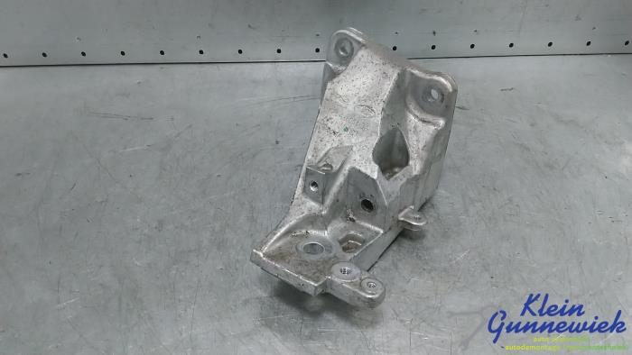 Gebruikte Motorsteun Landrover Discovery Prijs € 35,00 Margeregeling aangeboden door Klein Gunnewiek Autodemontage & Motorentechniek