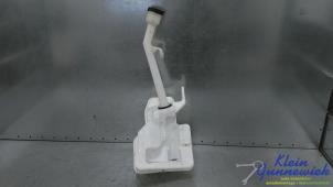 Gebruikte Ruitensproeiertank voor Opel Crossland X Prijs € 25,00 Margeregeling aangeboden door Klein Gunnewiek Autodemontage & Motorentechniek