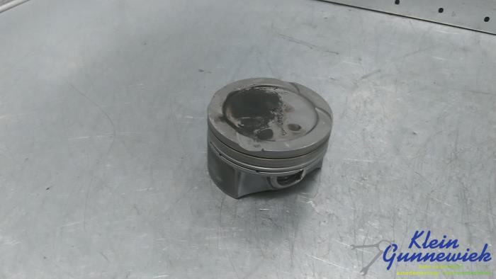 Gebruikte Zuiger Volvo XC90 Prijs € 46,00 Margeregeling aangeboden door Klein Gunnewiek Autodemontage & Motorentechniek