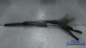 Gebruikte Ruitenwisserarm voor Mercedes E-Klasse Prijs € 45,00 Margeregeling aangeboden door Klein Gunnewiek Autodemontage & Motorentechniek