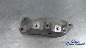 Gebruikte Versnellingsbak Steun Volkswagen Passat Prijs € 25,00 Margeregeling aangeboden door Klein Gunnewiek Autodemontage & Motorentechniek