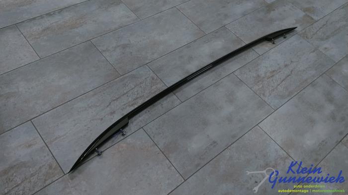 Dakrail links van een Cupra Formentor 2022