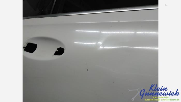 Portier 4Deurs rechts-achter van een Mercedes B-Klasse 2022