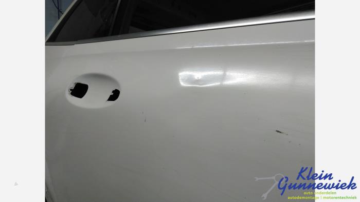 Portier 4Deurs rechts-achter van een Mercedes B-Klasse 2022