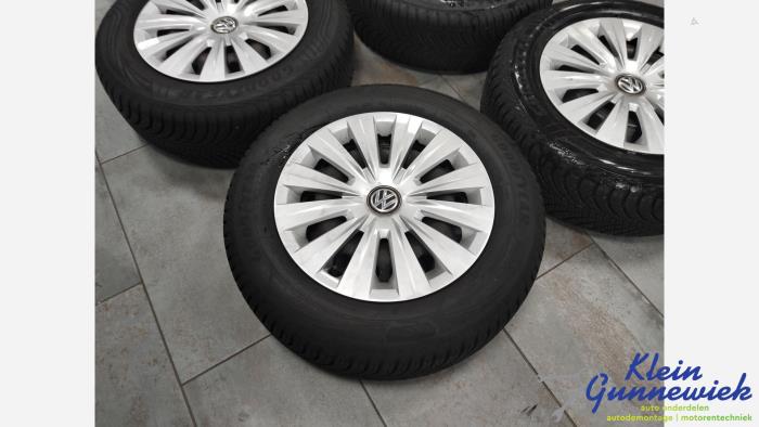 Velgen set + banden van een Volkswagen Golf 2016