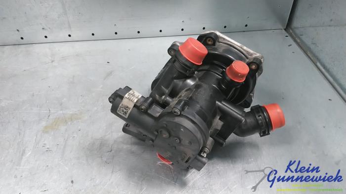 Gebruikte Waterpomp Volkswagen E-Golf Prijs € 229,00 Margeregeling aangeboden door Klein Gunnewiek Autodemontage & Motorentechniek