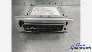 Gebruikte Radio CD Speler Renault Megane Prijs € 125,00 Margeregeling aangeboden door Klein Gunnewiek Autodemontage & Motorentechniek