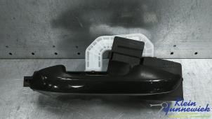 Gebruikte Portiergreep 4Deurs links-achter Kia Ceed Sportswagon Prijs € 30,00 Margeregeling aangeboden door Klein Gunnewiek Autodemontage & Motorentechniek