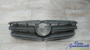 Gebruikte Grille Mercedes Vito Prijs € 90,00 Margeregeling aangeboden door Klein Gunnewiek Autodemontage & Motorentechniek