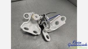 Gebruikte Scharnier deur links-achter Kia EV6 Prijs € 20,00 Margeregeling aangeboden door Klein Gunnewiek Autodemontage & Motorentechniek