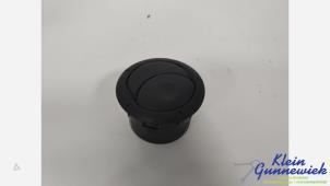 Gebruikte Luchtrooster Dashboard Opel Movano Prijs € 20,00 Margeregeling aangeboden door Klein Gunnewiek Autodemontage & Motorentechniek