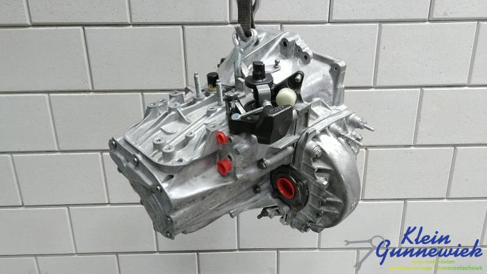 Versnellingsbak van een Opel Vivaro 2020