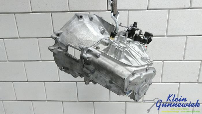 Versnellingsbak van een Opel Vivaro 2020