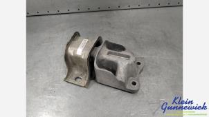 Gebruikte Versnellingsbak Steun Opel Movano Prijs € 50,00 Margeregeling aangeboden door Klein Gunnewiek Autodemontage & Motorentechniek