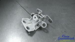 Gebruikte Scharnier deur links-achter Kia EV6 Prijs € 20,00 Margeregeling aangeboden door Klein Gunnewiek Autodemontage & Motorentechniek