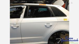 Gebruikte Deur 4Deurs links-achter Audi A3 Prijs € 325,00 Margeregeling aangeboden door Klein Gunnewiek Autodemontage & Motorentechniek