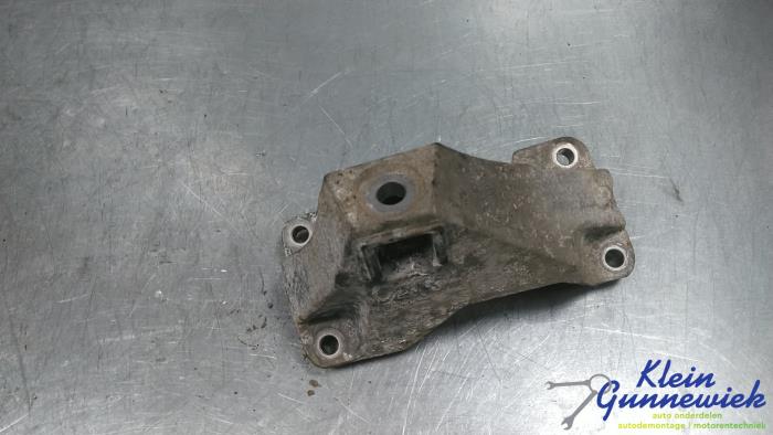 Gebruikte Motorsteun BMW 7-Serie Prijs € 35,00 Margeregeling aangeboden door Klein Gunnewiek Autodemontage & Motorentechniek