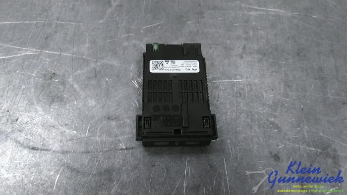 AUX/USB aansluiting van een Volkswagen T-Roc 2023