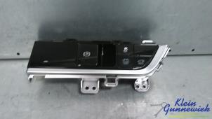 Gebruikte Schakelaar handrem Kia Sportage Prijs € 75,00 Margeregeling aangeboden door Klein Gunnewiek Autodemontage & Motorentechniek