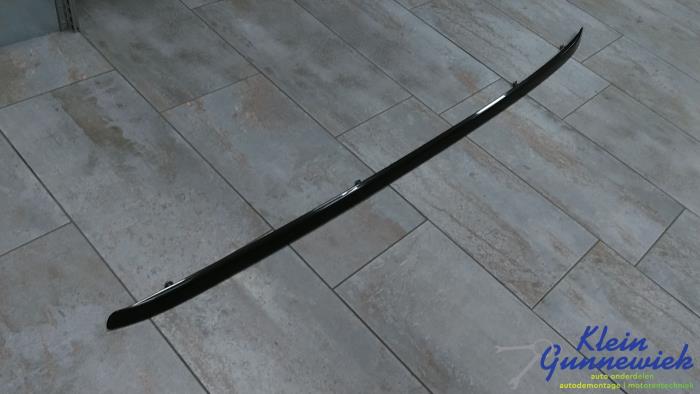 Dakrail links van een Skoda Octavia 2022