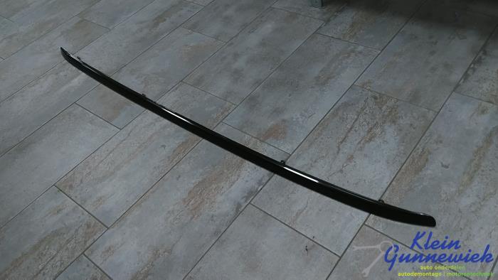 Dakrail links van een Skoda Octavia 2022