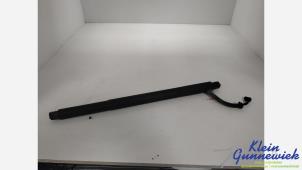 Gebruikte Kofferdekseldemper rechts-achter BMW 5-Serie Prijs € 115,00 Margeregeling aangeboden door Klein Gunnewiek Autodemontage & Motorentechniek