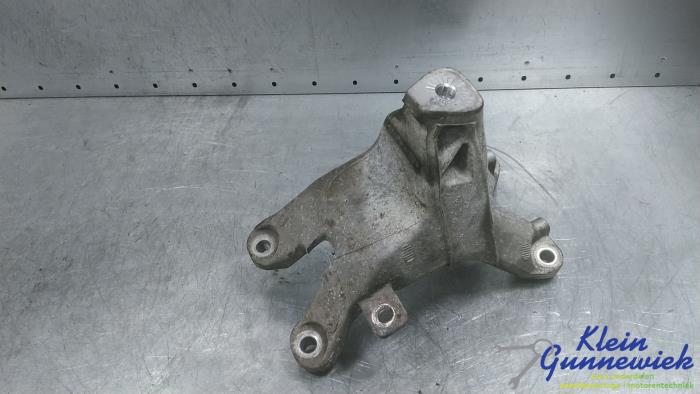 Gebruikte Motorsteun Audi A4 Prijs € 25,00 Margeregeling aangeboden door Klein Gunnewiek Autodemontage & Motorentechniek