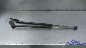 Gebruikte Achterklepdemper links-achter BMW 1-Serie Prijs € 33,00 Margeregeling aangeboden door Klein Gunnewiek Autodemontage & Motorentechniek