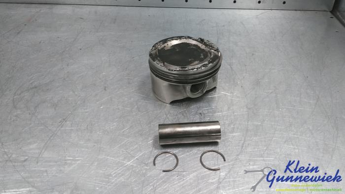 Gebruikte Zuiger BMW X5 Prijs € 71,00 Margeregeling aangeboden door Klein Gunnewiek Autodemontage & Motorentechniek