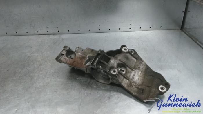 Gebruikte Dynamosteun onder Renault Megane Prijs € 20,00 Margeregeling aangeboden door Klein Gunnewiek Autodemontage & Motorentechniek