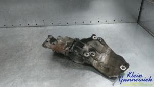 Gebruikte Dynamosteun onder Renault Megane Prijs € 20,00 Margeregeling aangeboden door Klein Gunnewiek Autodemontage & Motorentechniek