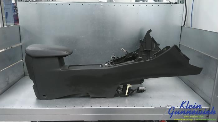 Gebruikte Armleuning Ford Focus Prijs € 75,00 Margeregeling aangeboden door Klein Gunnewiek Autodemontage & Motorentechniek