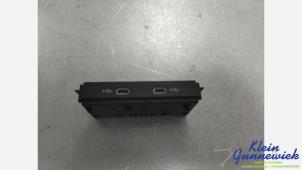 Gebruikte AUX/USB aansluiting Volkswagen Caddy Prijs € 20,00 Margeregeling aangeboden door Klein Gunnewiek Autodemontage & Motorentechniek