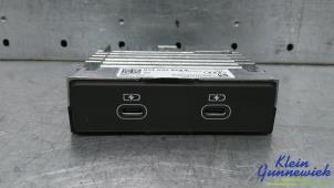 Nieuwe AUX/USB aansluiting Audi A5 Prijs € 54,45 Inclusief btw aangeboden door Klein Gunnewiek Autodemontage & Motorentechniek