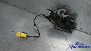 Gebruikte Motorkap Slotmechaniek BMW 5-Serie Prijs € 50,00 Margeregeling aangeboden door Klein Gunnewiek Autodemontage & Motorentechniek