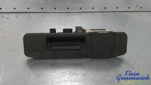 Gebruikte Handgreep Achterklep Mercedes A-Klasse Prijs € 30,00 Margeregeling aangeboden door Klein Gunnewiek Autodemontage & Motorentechniek