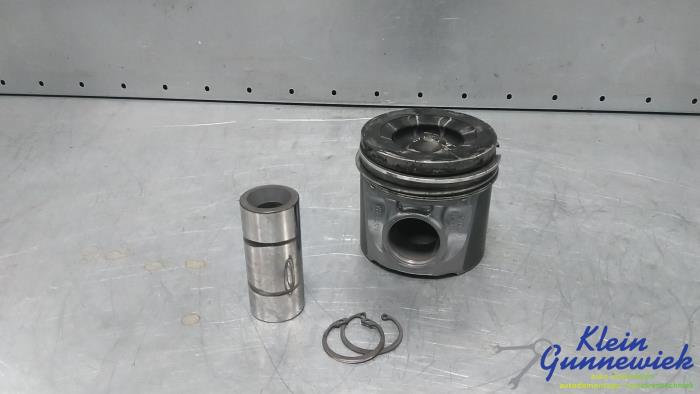 Gebruikte Zuiger Iveco New Daily Prijs € 59,00 Margeregeling aangeboden door Klein Gunnewiek Autodemontage & Motorentechniek