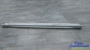 Gebruikte Sideskirt links Mercedes A-Klasse Prijs € 50,00 Margeregeling aangeboden door Klein Gunnewiek Autodemontage & Motorentechniek