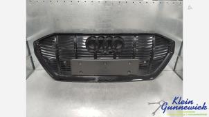 Gebruikte Grille Audi E-Tron Prijs € 445,00 Margeregeling aangeboden door Klein Gunnewiek Autodemontage & Motorentechniek