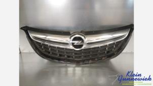 Gebruikte Grille Opel Zafira Prijs € 85,00 Margeregeling aangeboden door Klein Gunnewiek Autodemontage & Motorentechniek