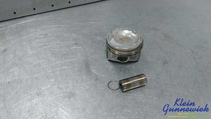 Gebruikte Zuiger Mercedes A-Klasse Prijs € 95,00 Margeregeling aangeboden door Klein Gunnewiek Autodemontage & Motorentechniek