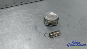 Gebruikte Zuiger Mercedes A-Klasse Prijs € 95,00 Margeregeling aangeboden door Klein Gunnewiek Autodemontage & Motorentechniek